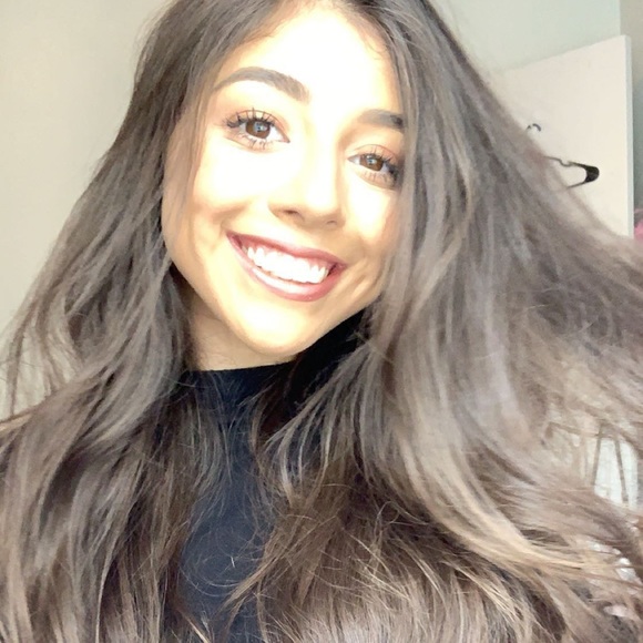 Poshmark profile picture for @knrojas